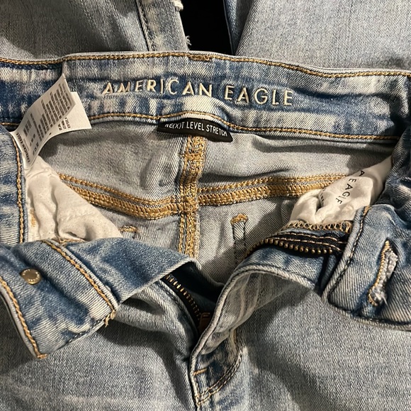 American Eagle Distressed Light Wash Skinny Jeans - Picture 4 of 6